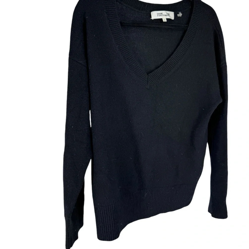 Diane Von Furstenberg black wool v neck sweater Large